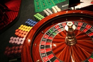 Rueda de numeros de la Ruleta Europea y fichas de apuestas